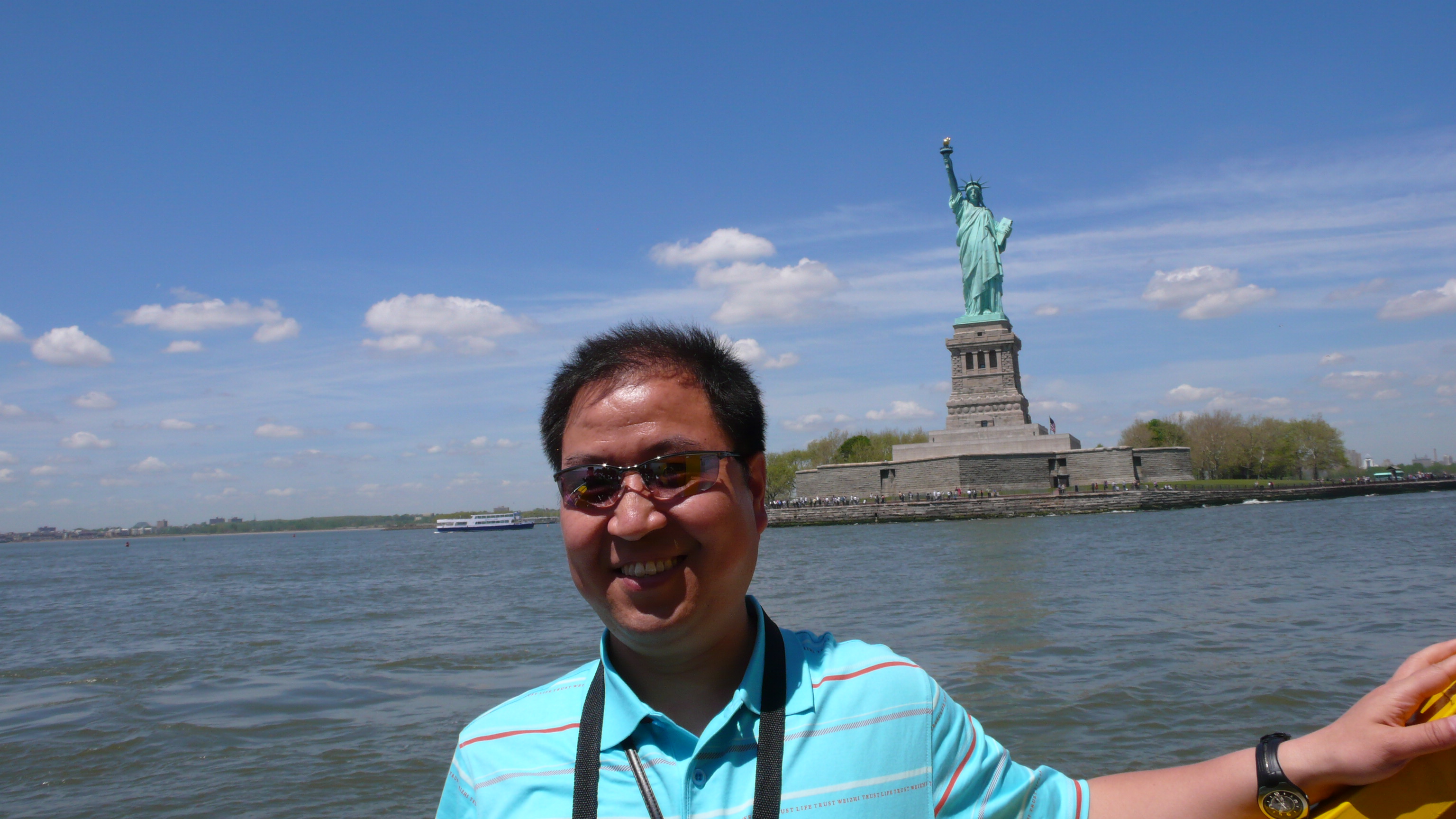 200705赴美国访问在自由女神像前留影