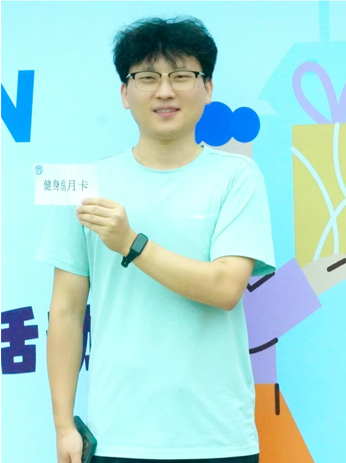 梁健v.png