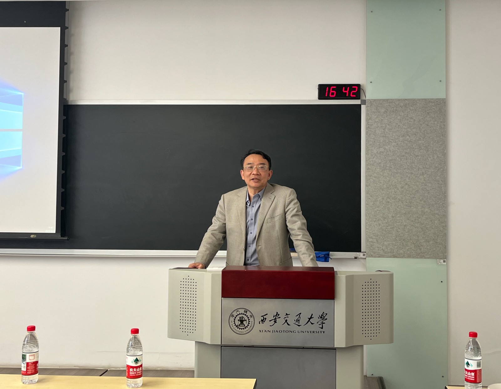 1-席光.jpg