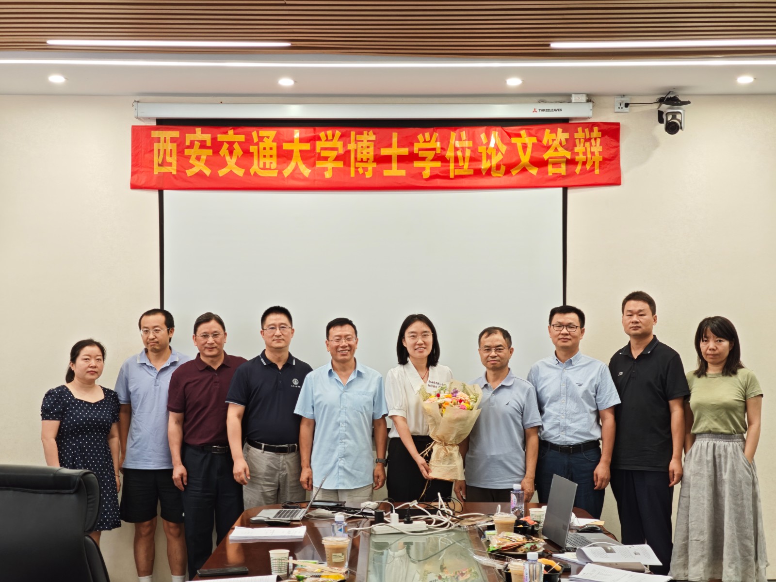 邓乐萍博士毕业.jpg