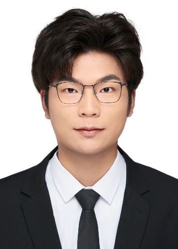穿着西装笔挺的男子描述已自动生成