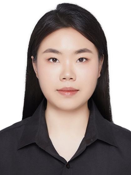 微笑的女人描述已自动生成
