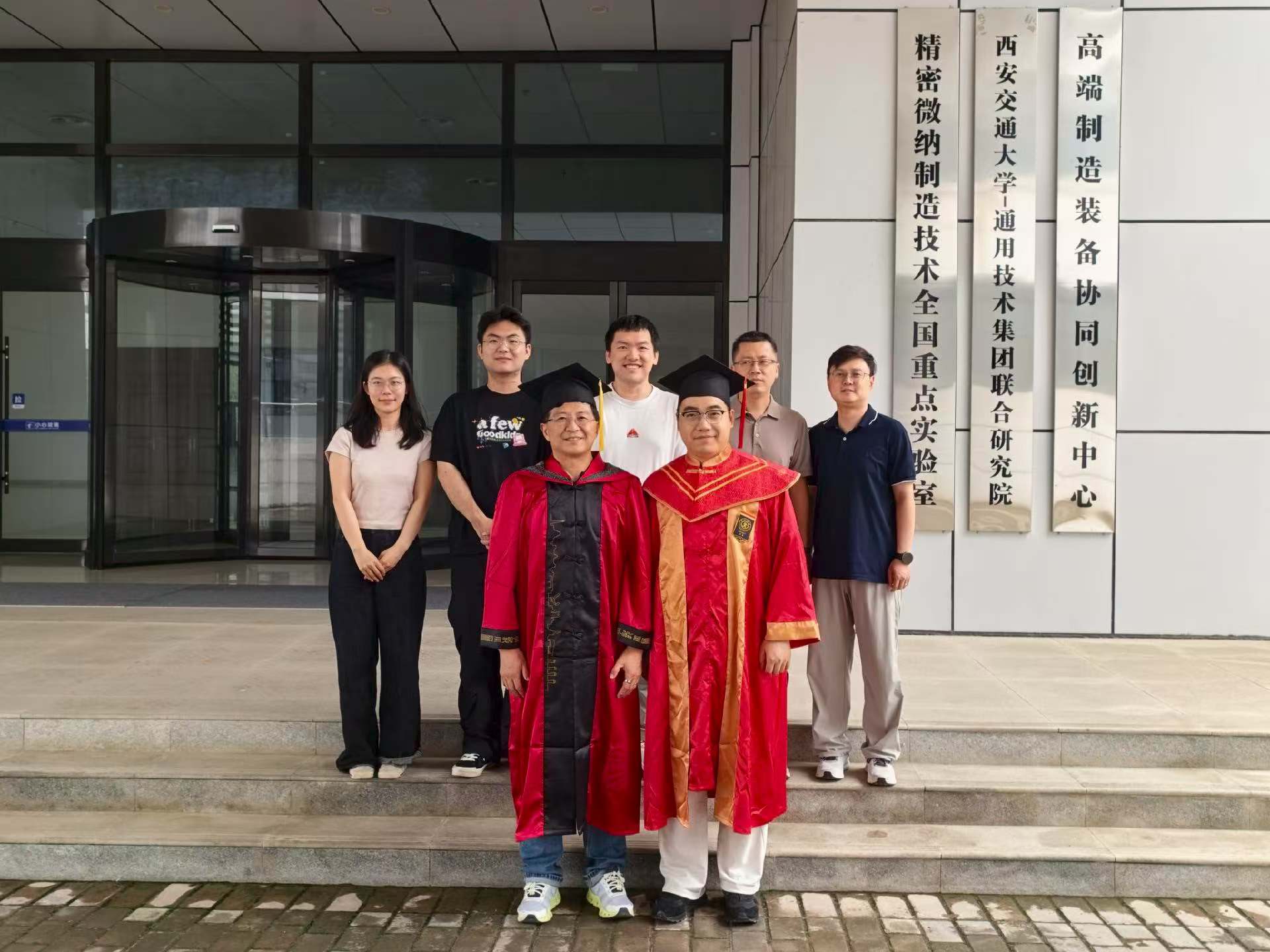 李兵教授课题组李磊博士毕业合影留念.jpg