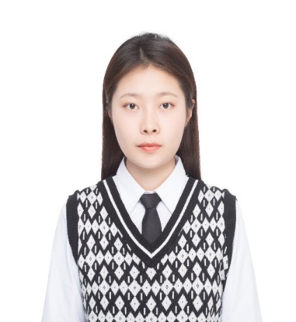 小孩在微笑中度可信度描述已自动生成